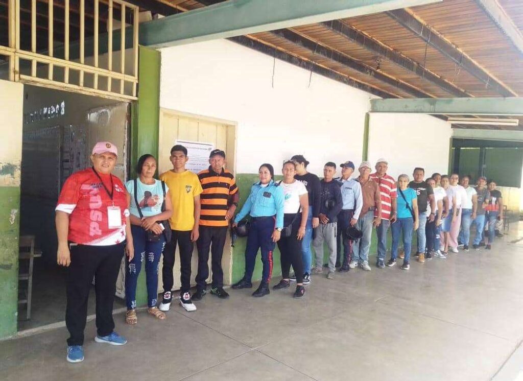 Larenses salieron a votar desde temprano en la Consulta Nacional