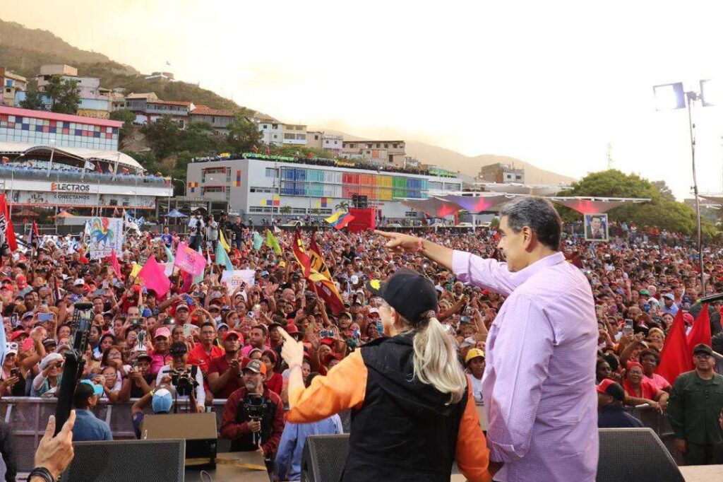 Maduro: La derecha quiere destruir la fuerza ideológica de un pueblo