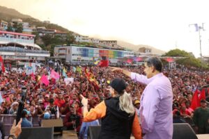 Maduro: La derecha quiere destruir la fuerza ideológica de un pueblo