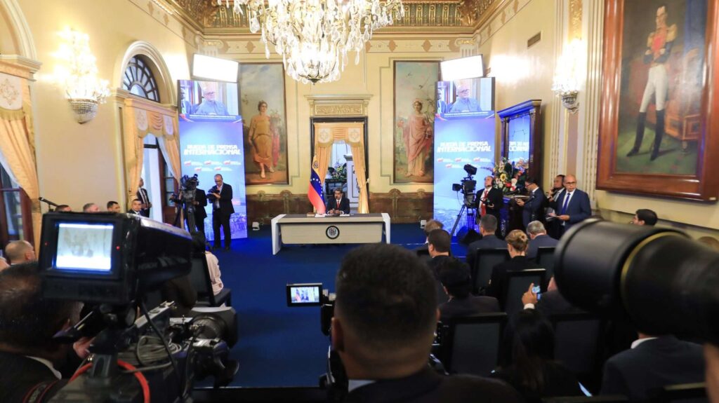 Maduro denuncia nueva emboscada de los “comanditos” contra marcha opositora