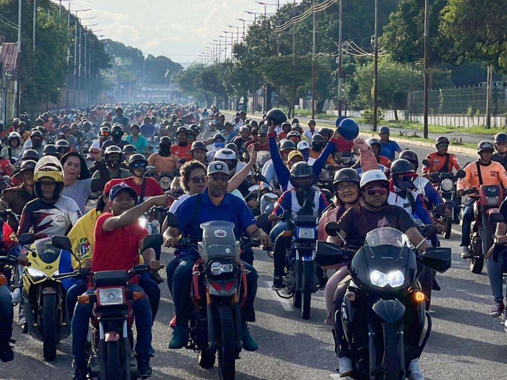 Más de 10 mil motorizados bolivarianos se movilizan por la paz