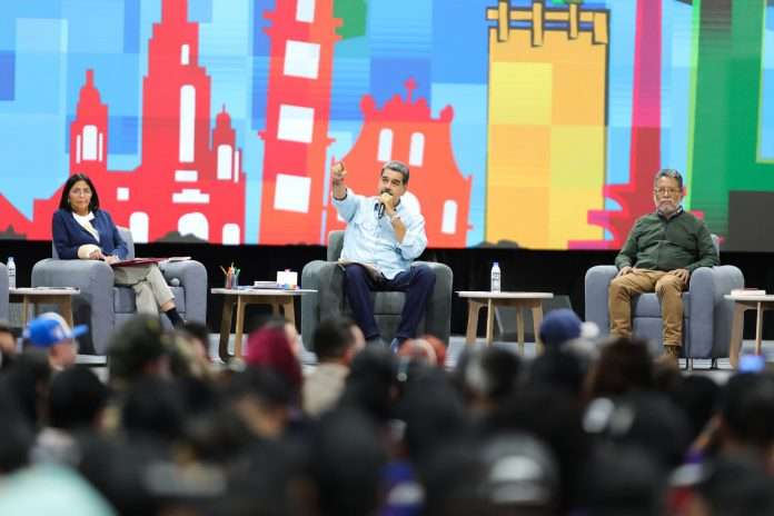 Presidente Maduro rechaza intenciones de EEUU de "convertirse en la autoridad electoral de Venezuela"