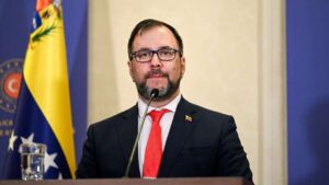 Pasó del hazme reír al más sumiso peón del imperialismo