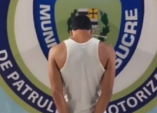 Detienen al desalmado que golpeó con un cable a su esposa en Petare y fue grabado por los vecinos