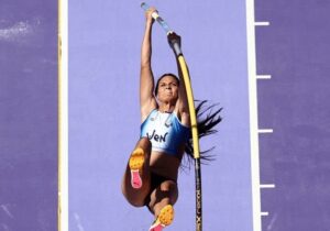 La venezolana Robeilys Peinado se metió en la final del salto con pértiga en París 2024