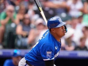 Salvador Pérez mete a Kansas City en la pelea para la Postemporada