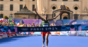 El etíope Tamirat Tola ganr el maratón masculino de los Juegos Olímpicos París 2024