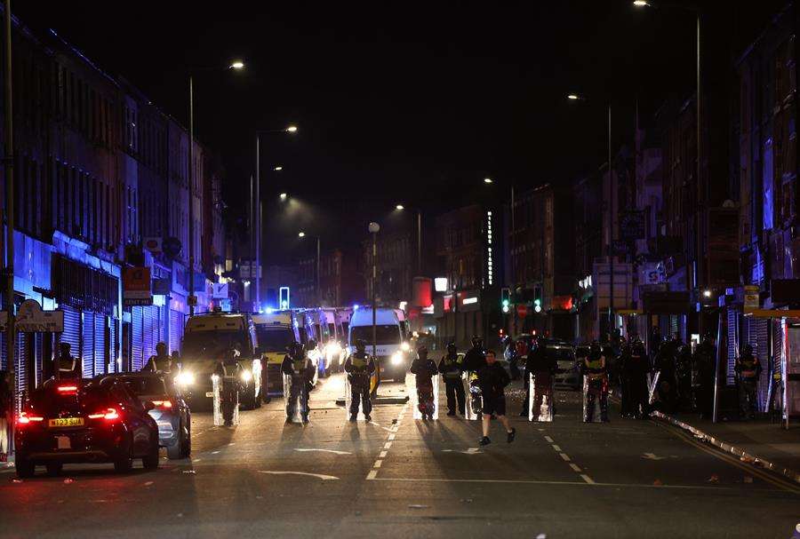 Ultraderecha desata el caos en Reino Unido