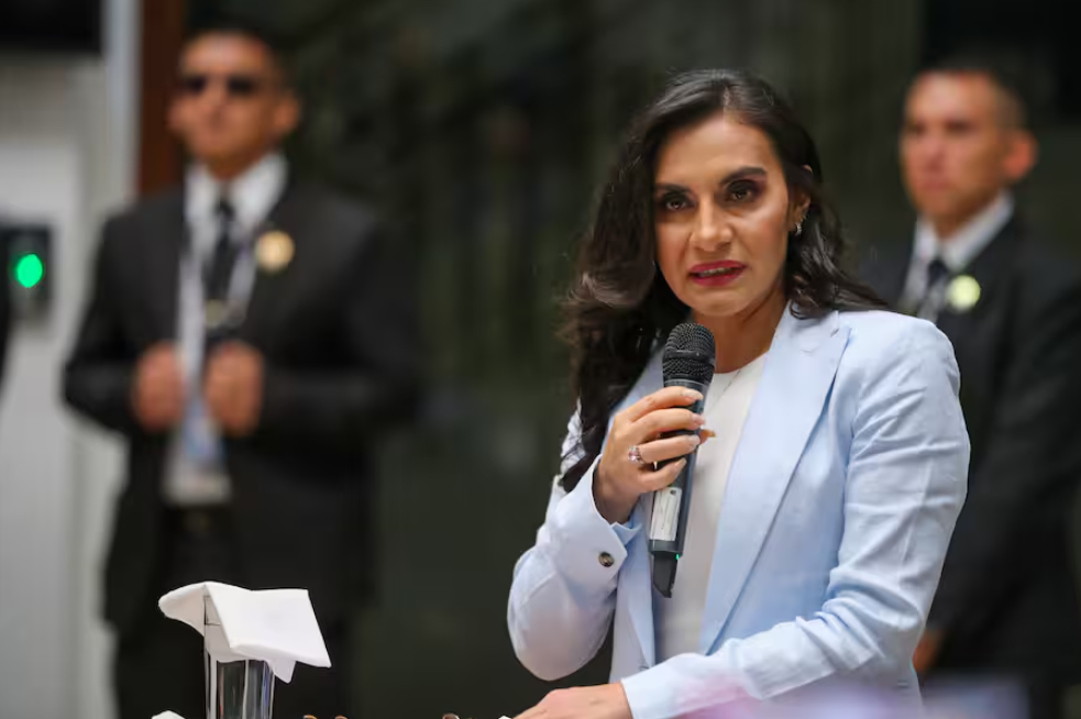 Vicepresidenta Abab denuncia a Noboa por violencia política de género