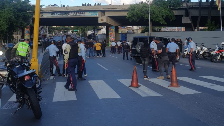 Lanzaron granada en la entrada del Hospital Pérez de León