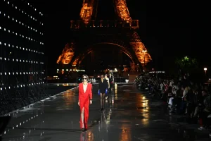 ¡Increíble! Con más de 100 desfiles y presentaciones, París celebra medio siglo de su Semana de la Moda