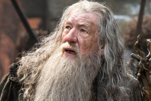 Ian McKellen confirma que le quieren de vuelta como Gandalf en la nueva película de 'El señor de los anillos', pero aún no lo ve muy claro: "Mejor que se den prisa"