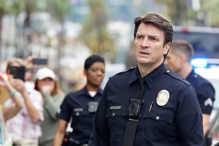 "Tengo que compartir la verdad con vosotros". La actriz que abandonó 'The Rookie' tras denunciar haber sido acosada sexualmente en la serie con Nathan Fillion y que nadie la creyese