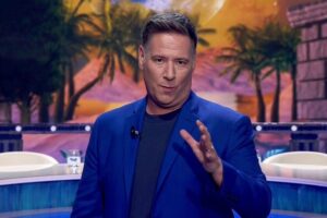 El enorme fracaso de 'Babylon Show' al fin tiene consecuencias. Telecinco castiga al programa de Carlos Latre recortando sus días de emisión