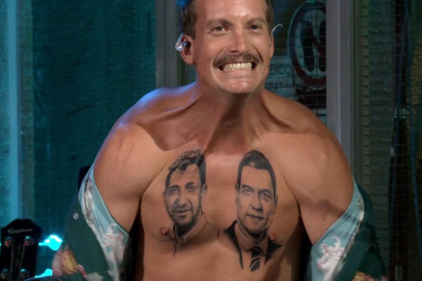 'La revuelta' (2024), crítica | Ni siquiera intenta luchar contra 'El hormiguero' y sigue teniendo el espíritu de programa de nicho hecho por cuatro amigos en un garaje