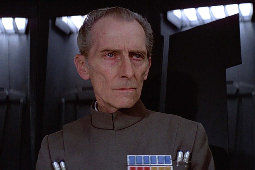 Disney bajo demanda por "resucitar" digitalmente a Peter Cushing para 'Rogue One'. El actor estipuló hace 30 años que su imagen no podría replicarse sin consentimiento