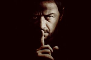 'No hables con extraños' es la mejor película de terror de Blumhouse en años. El remake con James McAvoy es muy superior a la original