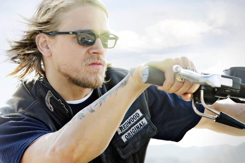 La estrella de 'Hijos de la anarquía' Charlie Hunnam se convierte en un asesino en serie para la secuela de la miniserie de Netflix más exitosa de la historia