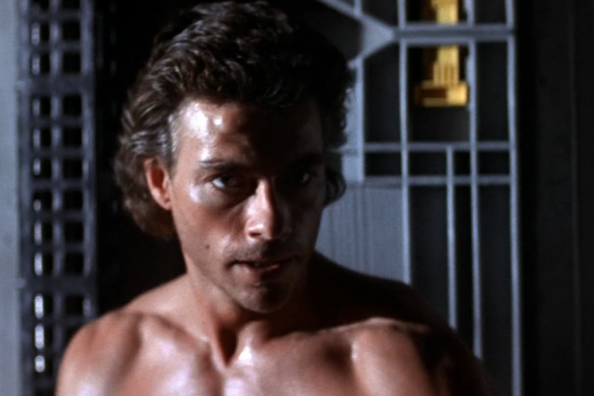 La película más taquillera de Jean Claude Van Damme se estrenó hace 30 años. Una desvergonzada ciencia ficción que no dudaba en resolver paradojas temporales a patadas