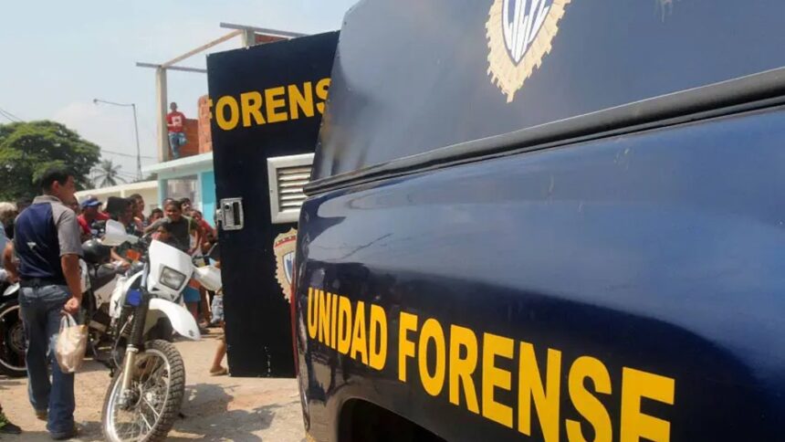 Señor pasó por el lugar de un accidente en Cojedes y consiguió a su hijo muerto