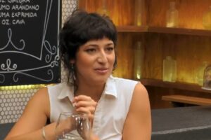 Muere un exconcursante de 'First Dates' y su amiga va al programa como homenaje. "Esto va por él"