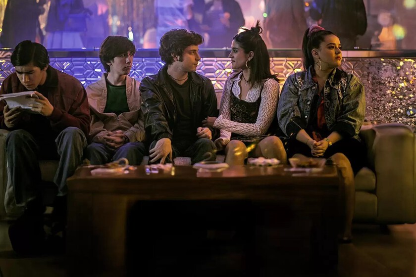 Arrasa en Prime Video México una serie que evoca a la nostalgia y retrata el vaivén de la adolescencia en los noventa