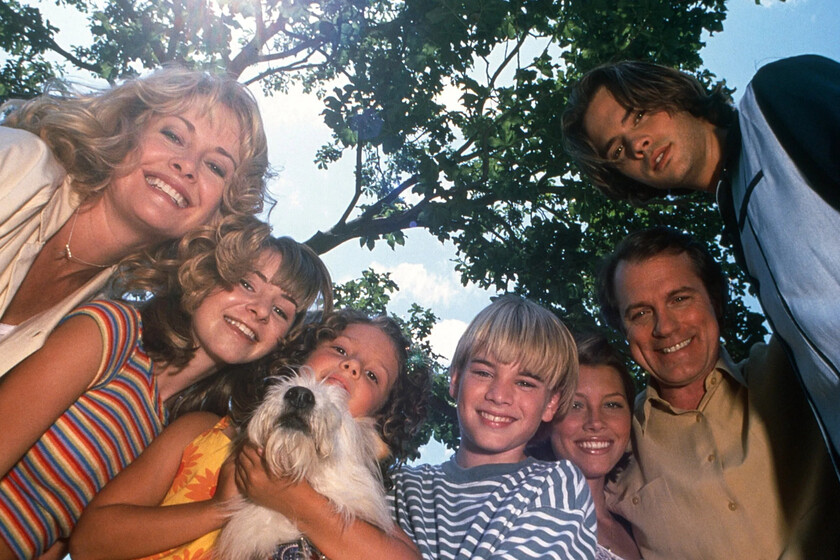 "No excusamos ni perdonamos". El reparto de 'Siete en el paraíso' denuncia el acoso sexual a menores cometido por uno de los protagonistas de la serie