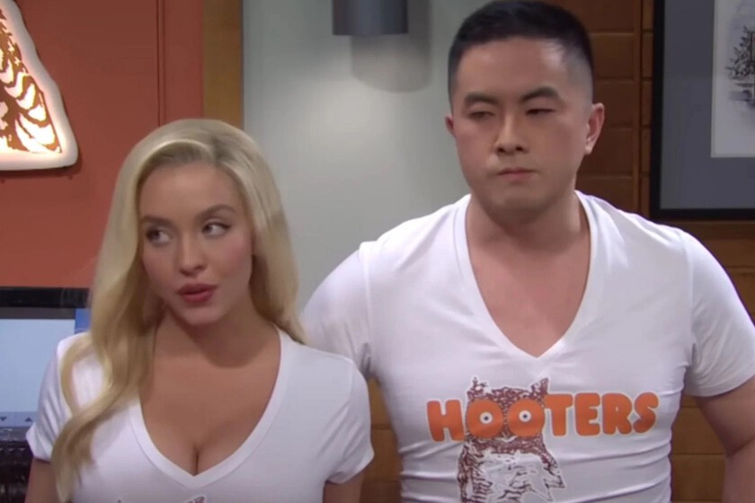 Bowen Yang asegura que Sydney Sweeney "suplicó que hiciesen chistes sobre sus tetas" en su participación en 'Saturday Night Live'