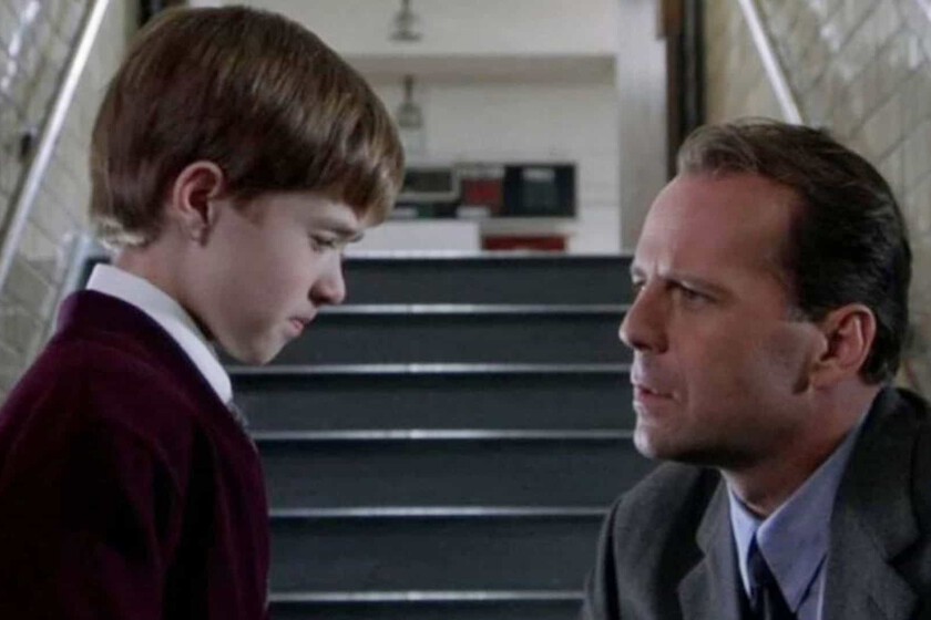 La amistad entre Bruce Willis y Haley Joel Osment fue más allá del rodaje de 'El sexto sentido'. "A veces volvía del colegio y tenía un mensaje suyo saludándome"