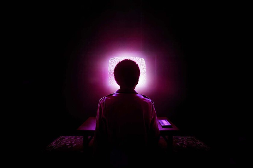 'El brillo de la televisión'. El fenómeno de A24 de este año es un colorido dardo a la nostalgia de los 90 que busca desesperadamente ser de culto