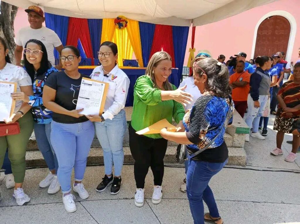 450 familias ocumareñas ya tienen el título de propiedad de sus hogares