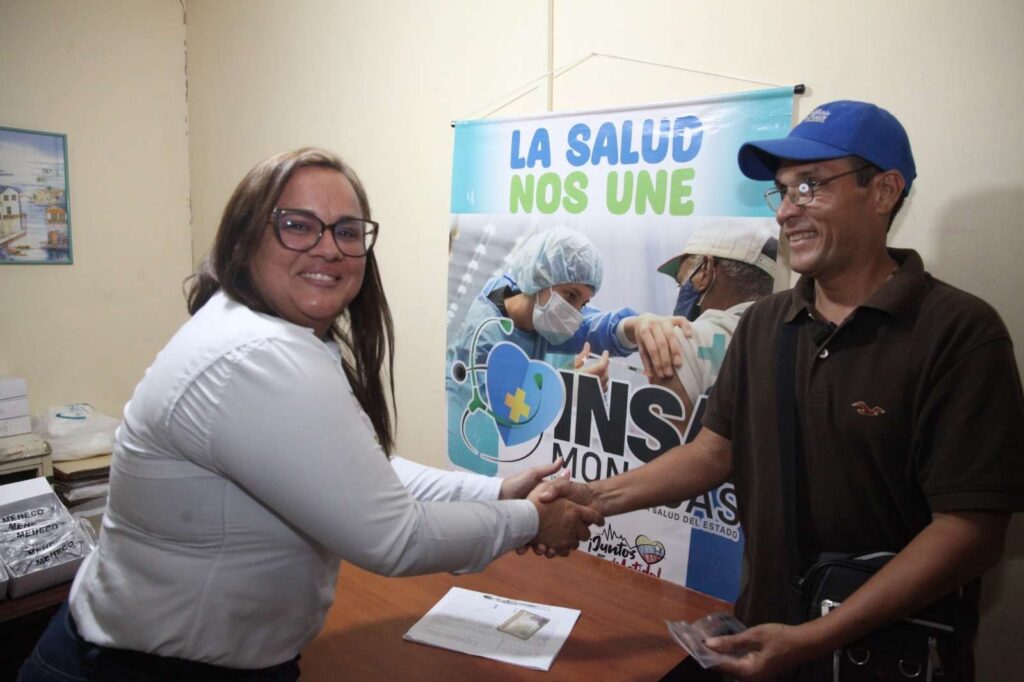 Alrededor de 1.500 lentes recibieron monaguenses a través del 1x10