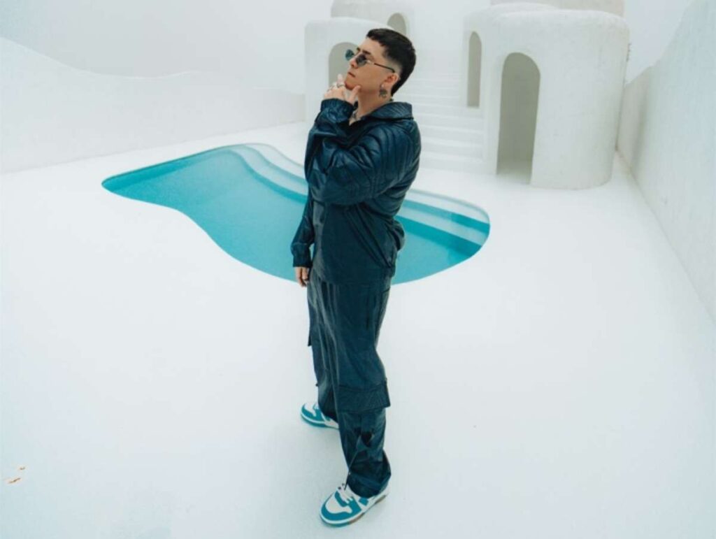 Andy Rivera lanza 'Moncler', una invitación a disfrutar de la vida