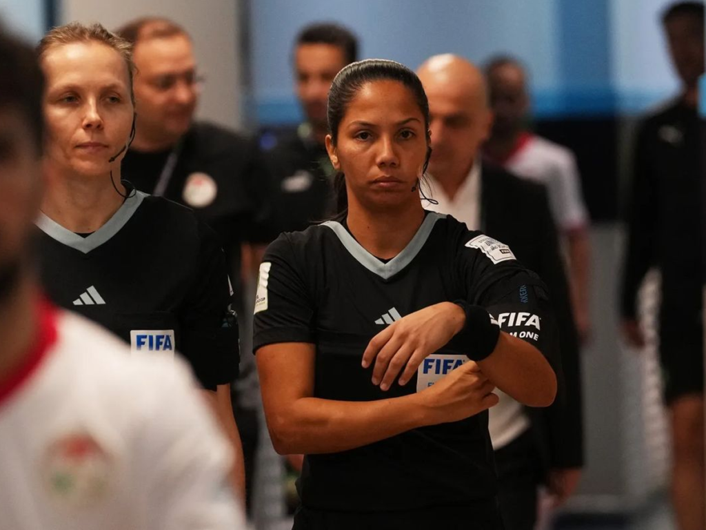 Árbitra criolla hizo historia en Mundial de fustal