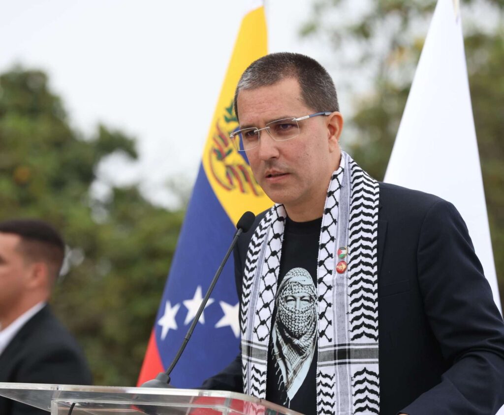 Arreaza tacha de decadente declaraciones de Almagro sobre Venezuela