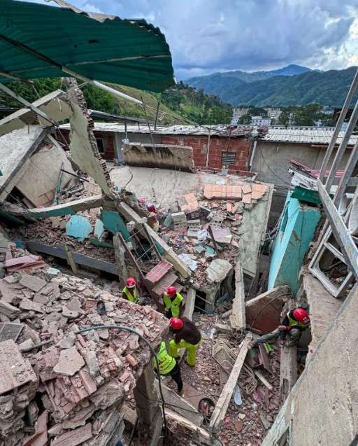 Atienden afectados por explosión de bombona en Caricuao