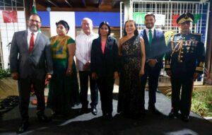 Autoridades venezolanas celebran el Grito de Dolores en la Embajada mexicana