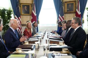 Biden y Starmer embarcan a Zelenski con aprobación de uso de misiles contra Rusia