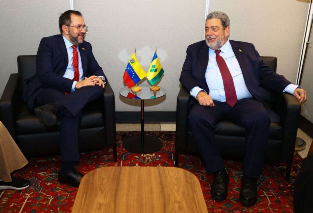 Canciller Gil se reúne con primer ministro de San Vicente y las Granadinas