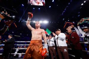 Canelo Álvarez venció a Edgar Berlanga por decisión unánime