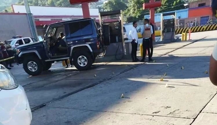 Masacraron a un inspector de la PNB en una gasolinera de Carabobo