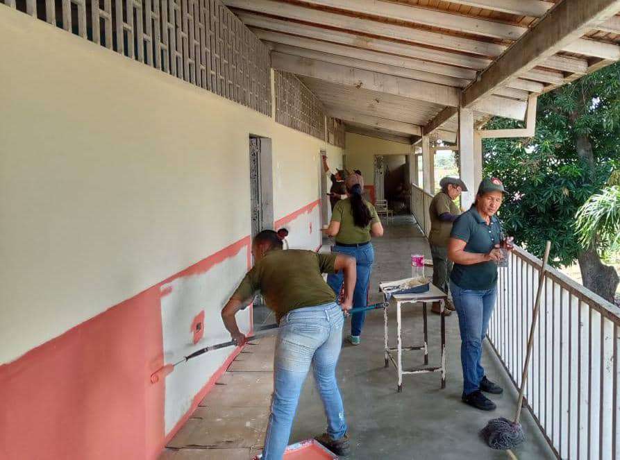 Dotan de materiales para la rehabilitación de 20 escuelas en Barinas