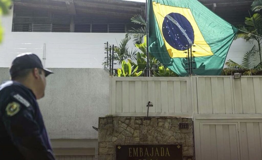 El Gobierno de Venezuela revocó la custodia de la embajada de Argentina a Brasil