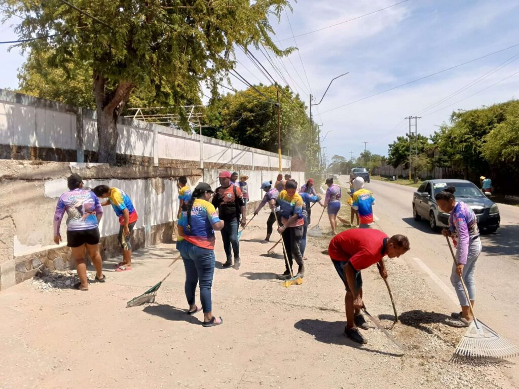 En Antolín del Campo avanza la limpieza de espacios públicos