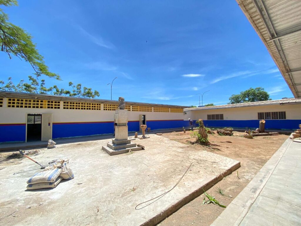 En Juan Griego rehabilitan escuela Antonia Matilde Mata