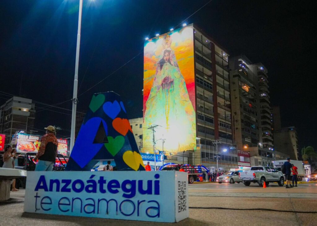 En Puerto La Cruz develan el mural más grande de la Virgen del Valle