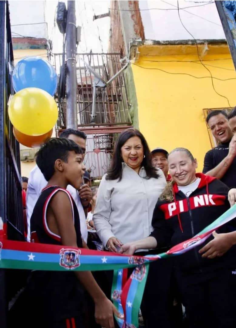 Entregan cancha totalmente rehabilitada en la Cota 905