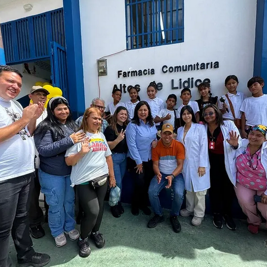 Entregan un nuevo consultorio y una farmacia en Altos de Lídice