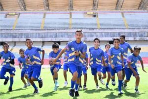 Entregan uniformes a escuelas comunitarias deportivas de Bolívar