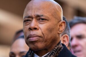 Acusan penalmente al Alcalde de Nueva York por cinco casos de corrupción